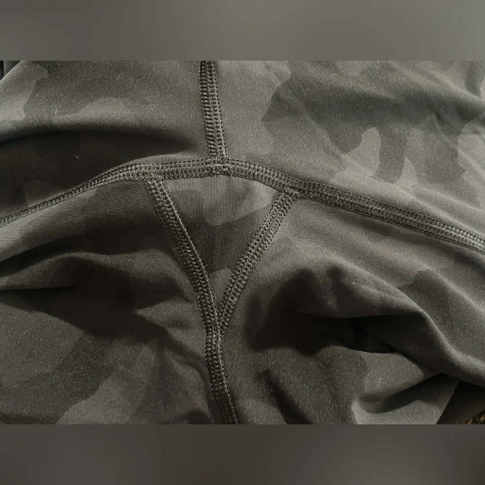 🍋LIKE NEW Lululemon Wunder Under HR 21” - Heritage 365 Camo Deep Coal Multi - 8 - Picture 8 of 13